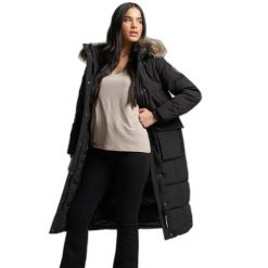 Damska długa kurtka Superdry Everest. Czarne kurtki damskie Superdry., na zimę, m, z aplikacjami, z futra, bez kaptura. Za 874.65 zł.