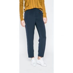 Vero Moda - Spodnie Adrianne. Spodnie materiałowe damskie marki Vero Moda. W wyprzedaży za 99.90 zł.