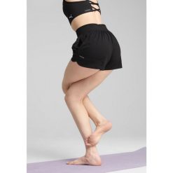 Damskie szorty MOVE CLOUDSPUN PUMA Black. Czarne szorty damskie Puma, s, bez wzorów, klasyczne, z standardowym stanem. W wyprzedaży za 184.00 zł.