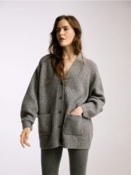 Kardigan oversize z dodatkiem wełny - szary. Szare kardigany damskie Reserved, l, bez wzorów, z dzianiny. Za 159.99 zł.
