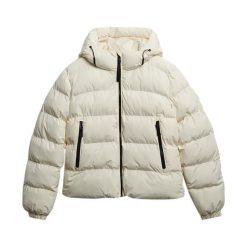 Damska kurtka z kapturem Superdry. Białe kurtki damskie Superdry., bez wzorów, z puchu, z kapturem. Za 548.00 zł.