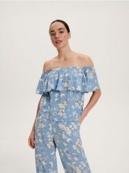 Bluzka z wiskozy - niebieski. Niebieskie bluzki damskie Reserved, l, bez wzorów, z tkaniny, bez kołnierzyka, bez ramiączek. W wyprzedaży za 29.99 zł.