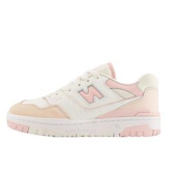 Buty do chodzenia dla dorosłych New Balance 550 White Pink. Białe obuwie sportowe damskie New Balance, bez wzorów, z materiału, do koszykówki. Za 588.95 zł.