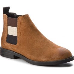 Sztyblety TOMMY JEANS - Essential Chelsea Bo EN0EN00305 Winter Cognac 906. Kozaki damskie marki Tommy Jeans. W wyprzedaży za 359.00 zł.