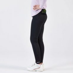 Legginsy do tenisa dla dziewczynek Artengo LEG500. Czarne legginsy dla dziewczynek KUIKMA, bez wzorów, z materiału. Za 59.99 zł.