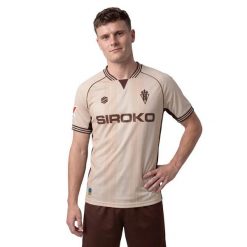 Oficjalna trzecia koszulka piłkarska Real Sporting de Gijón dla dorosłych Sir. Brązowe koszulki sportowe męskie SIROKO, s, bez wzorów, z materiału, bez kołnierzyka, bez ramiączek, do piłki nożnej. Za 344.00 zł.