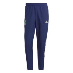 Spodnie Adidas Włochy Figc Pre Pnt Dorosłych. Niebieskie spodnie sportowe męskie Adidas, s, bez wzorów, z poliamidu, do piłki nożnej. W wyprzedaży za 254.60 zł.