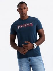 Bawełniany t-shirt męski z podwójnym printowanym logotypem granatowy V3 OM-TSPT-0211 S. Niebieskie t-shirty męskie Ombre, m, bez wzorów, z bawełny, bez kołnierzyka. Za 45.37 zł.
