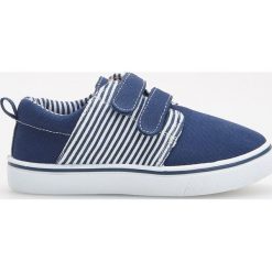Tenisówki zapinane na rzepy - Granatowy. Buty sportowe chłopięce marki Reserved. Za 39.99 zł.