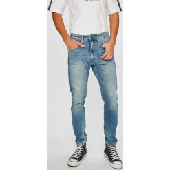 Tommy Jeans - Jeansy TJ 1988. Niebieskie jeansy męskie Tommy Jeans. W wyprzedaży za 319.90 zł.