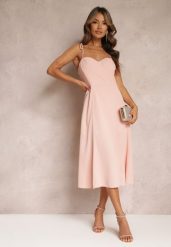 Różowa Rozkloszowana Sukienka Midi z Rozcięciem na Ramiączkach Josine. Czerwone sukienki damskie Renee, l, bez wzorów, eleganckie, bez kołnierzyka, bez ramiączek, midi, rozkloszowane. Za 69.99 zł.