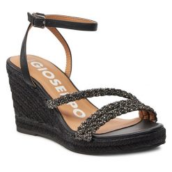 Espadryle Gioseppo. Czarne klapki damskie Gioseppo, bez wzorów, bez obcasa, bez zapięcia. Za 189.99 zł.