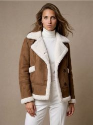 Kurtka pilotka z kożuchem z imitacji zamszu - brązowy. Brązowe kurtki damskie Sinsay, l, bez wzorów, bez kaptura. W wyprzedaży za 75.99 zł.