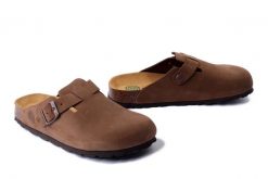 DR. BRINKMANN 600132-21 mittelbraun, klapki damskie. Brązowe klapki damskie Dr. Brinkmann, bez wzorów, ze skóry, bez obcasa. Za 309.90 zł.