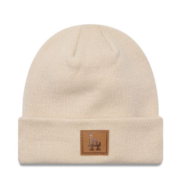 Czapka New Era. Brązowe czapki i kapelusze damskie New Era, na zimę, bez wzorów. Za 129.99 zł.