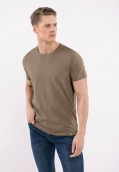 Bawełniana koszulka T-BASIC. Brązowe t-shirty męskie Volcano, m, bez wzorów, z bawełny, klasyczne, bez kołnierzyka. Za 54.99 zł.