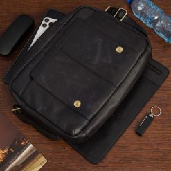 Torba męska na ramię skórzana duża A4 czarna do pracy Beltimore N15. Czarne torby na ramię męskie bez wzorów, biznesowe, na ramię, duże. Za 299.99 zł.