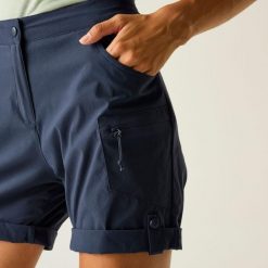 Spodenki do chodzenia damskie Dare 2B Melodic III. Niebieskie szorty damskie Dare 2b, bez wzorów, z nylonu. Za 229.99 zł.