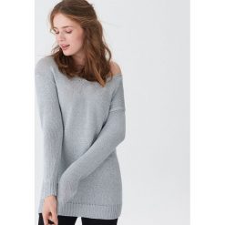 Sweter o metalicznym połysku - Srebrny. Swetry damskie marki House. W wyprzedaży za 59.99 zł.