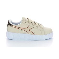 Trampki dziewczęce DIADORA GAME STEP P LEOPARD PS 28. Czerwone buty sportowe dziewczęce Diadora, bez wzorów, bez zapięcia, trekkingowe. Za 79.99 zł.