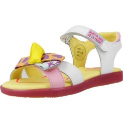 Sandały AGATHA RUIZ DE LA PRADA 242961A Biały. Białe sandały damskie Agatha Ruiz de la Prada, bez wzorów, ze skóry, bez obcasa, bez zapięcia. Za 167.99 zł.