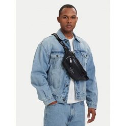 Nerka Calvin Klein. Czarne saszetki męskie Calvin Klein, młodzieżowe, małe. Za 369.99 zł.