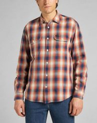 LEE WORKER SHIRT BURNT OCHRE L68HMJBH 112140615. Brązowe koszule męskie Lee, l, bez wzorów, bez kołnierzyka, bez ramiączek. Za 139.99 zł.
