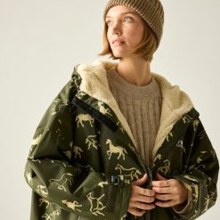 Wodoodporny szlafrok do przewijania dla dorosłych unisex. Zielone szlafroki damskie Regatta, l, bez wzorów, z materiału, bez ramiączek, długie, z kapturem. Za 329.99 zł.