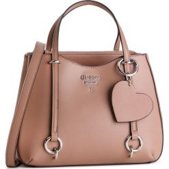 Torebka GUESS - HWVY7 170050 TAU. Brązowe torebki do ręki damskie Guess, z aplikacjami, ze skóry ekologicznej. Za 589.00 zł.