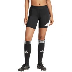 Spodenki bramkarskie damskie adidas Squadra 25 Padded. Czarne szorty sportowe damskie Adidas, bez wzorów, z elastanu, sportowe. Za 121.99 zł.