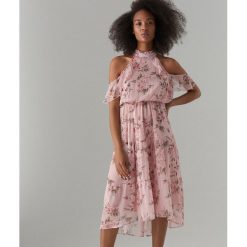 Szyfonowa sukienka open shoulder - Różowy. Sukienki damskie Mohito. Za 179.99 zł.