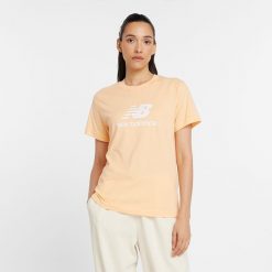Koszulka damska New Balance WT41502PAE – pomarańczowa. Brązowe koszulki sportowe damskie New Balance, s, bez wzorów, z materiału, bez kołnierzyka, bez ramiączek. Za 69.99 zł.