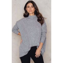 FARINA for NA-KD Sweter The Very Soft One - Grey. Szare swetry damskie marki FARINA for NA-KD, bez wzorów, z elastanu, bez kołnierzyka, bez ramiączek. W wyprzedaży za 85.18 zł.