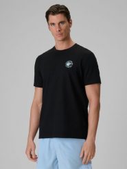 4F T-shirt regular z nadrukiem męski - czarny S. Czarne t-shirty męskie 4f, m, bez wzorów, z bawełny, klasyczne, bez kołnierzyka. Za 79.99 zł.