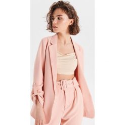 Marynarka - Kremowy. Żakiety damskie marki Cropp. W wyprzedaży za 79.99 zł.