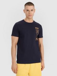 4F T-shirt regular z nadrukiem męski - granatowy M. Niebieskie koszulki sportowe męskie 4f, m, bez wzorów, z bawełny, klasyczne, bez kołnierzyka. Za 49.99 zł.