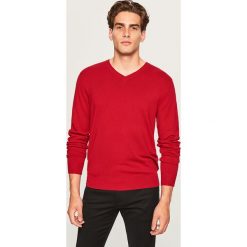 Sweter z dekoltem w serek - Czerwony. Swetry przez głowę męskie marki Reserved. Za 79.99 zł.