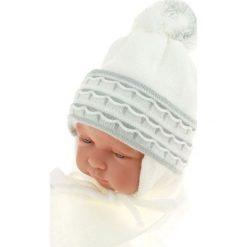 Czapka niemowlęca z szalikiem CZ+S 008E biała. Czapki dla dzieci marki Reserved. Za 36.70 zł.