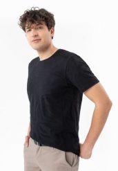 T-shirt z fakturą TM-ENAR. Czarne t-shirty męskie Volcano, m, bez wzorów, z bawełny, klasyczne, bez kołnierzyka. Za 79.99 zł.