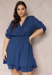 Granatowa Sukienka Mini z Gumką w Talii i Koronkowymi Wstawkami Kelia. Niebieskie sukienki damskie Renee, na co dzień, l, bez wzorów, z koronki, eleganckie, bez kołnierzyka, bez ramiączek, mini, kopertowe. Za 79.99 zł.