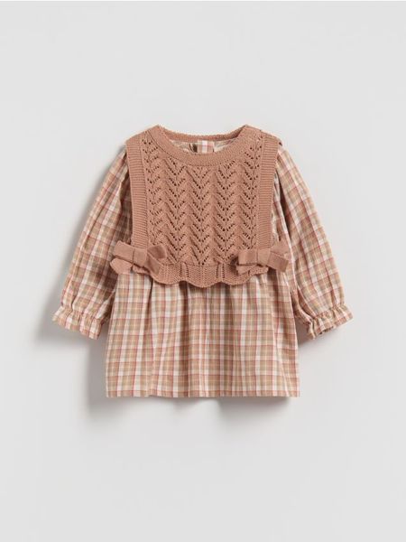 Sukienka z kamizelką - brązowy. Brązowe sukienki niemowlęce Reserved, bez wzorów, z bawełny, bez ramiączek. Za 79.99 zł.