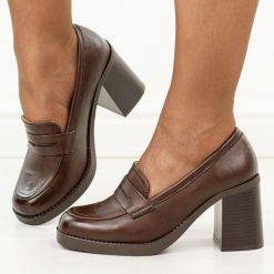 C. Brązowe mokasyny damskie na słupku M.Daszyński 2461-7. Brązowe mokasyny damskie M.Daszyński, z jeansu, eleganckie. Za 189.00 zł.