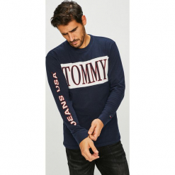 Tommy Jeans - Longsleeve. Czarne bluzki z długim rękawem męskie Tommy Jeans, z nadrukiem, z bawełny, z okrągłym kołnierzem. Za 199.90 zł.