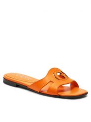 Guess Klapki FLGCIA LEA19 Pomarańczowy. Brązowe klapki damskie Guess, z aplikacjami, ze skóry, bez obcasa. Za 499.99 zł.