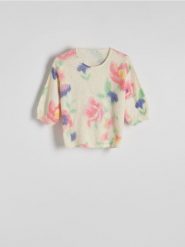 Wzorzysty sweter z krótkimi rękawami - wielobarwny. Swetry damskie Reserved, l, bez wzorów, z dzianiny, bez kołnierzyka, bez ramiączek, krótkie, bez kaptura. W wyprzedaży za 89.99 zł.