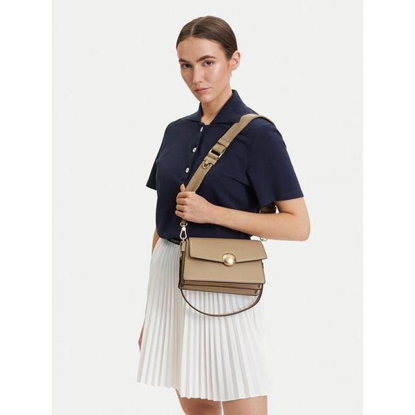 Torebka Lacoste. Czerwone torebki do ręki damskie Lacoste, bez wzorów, klasyczne, bez dodatków. Za 775.99 zł.