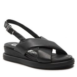 Sandały Gioseppo. Klapki damskie Gioseppo, bez wzorów, bez obcasa, na płaskiej podeszwie, bez zapięcia. Za 259.99 zł.