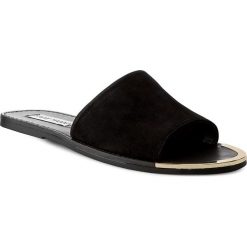 Klapki STEVE MADDEN - Kidd Slipper 91000401-0S0-10002-01001 Black. Czarne klapki damskie Steve Madden, w paski, z nubiku. W wyprzedaży za 209.00 zł.