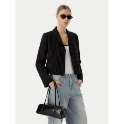 Torebka Calvin Klein. Czarne torebki do ręki damskie Calvin Klein, bez wzorów, klasyczne, bez dodatków. Za 489.99 zł.