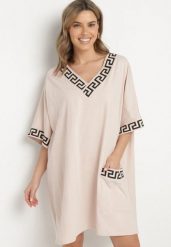 Różowa Bawełniana Sukienka o Pudełkowym Kroju z Dekoltem w Serek Amosa. Czerwone sukienki damskie Born2be, na co dzień, na lato, plus size, z aplikacjami, z bawełny, eleganckie, bez kołnierzyka, plus size, bez ramiączek, mini. Za 54.99 zł.